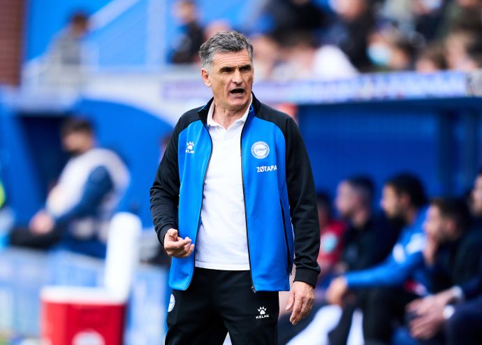 המאמן חוסה לואיס מנדיליבאר