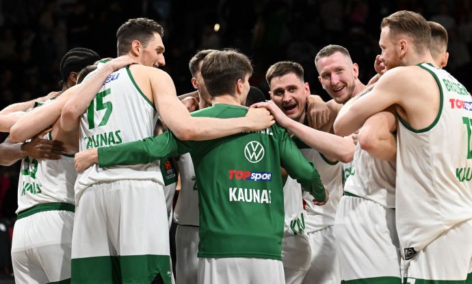 שחקני ז'לגיריס קובנה חוגגים