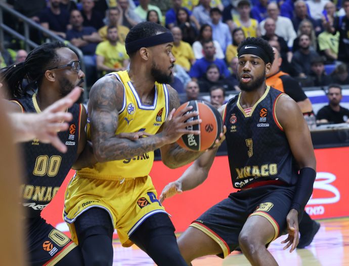 ג'ורדן לויד מונאקו לצד לורנזו בראון מכבי תל אביב