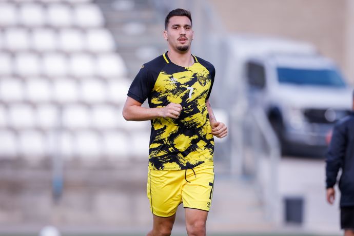 ירדן שועה שחקן בית"ר ירושלים בחימום