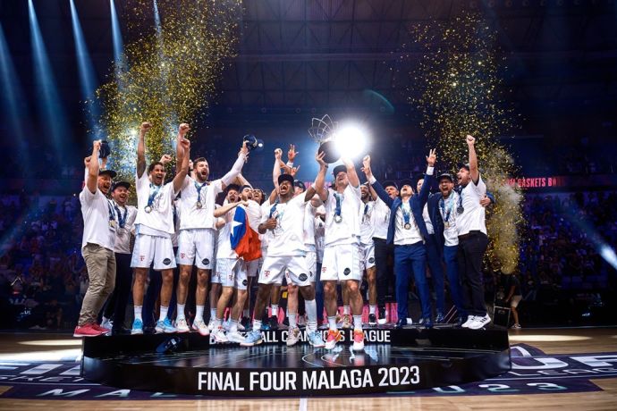 טלקום בון הנפת גביע ליגת האלופות של פיב"א 2023