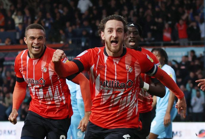 טום לוקייר, שחקן לוטון