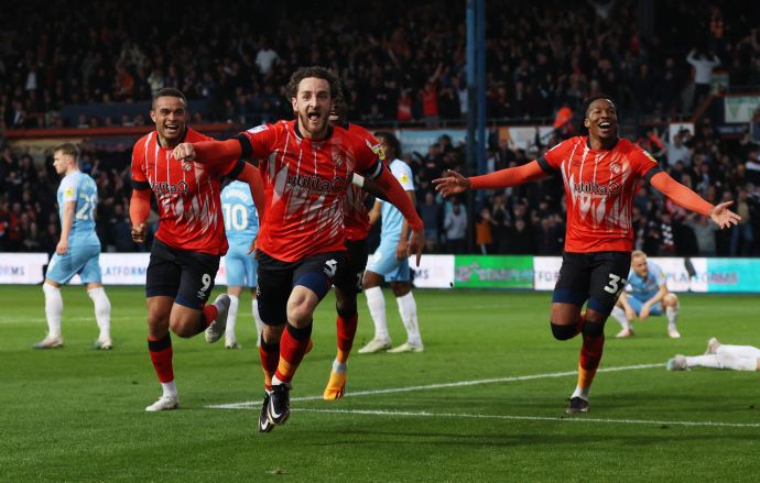 טום לוקייר, שחקן לוטון