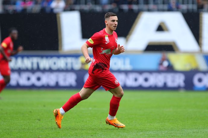 אוסקר גלוך שחקן רד בול זלצבורג בחימום