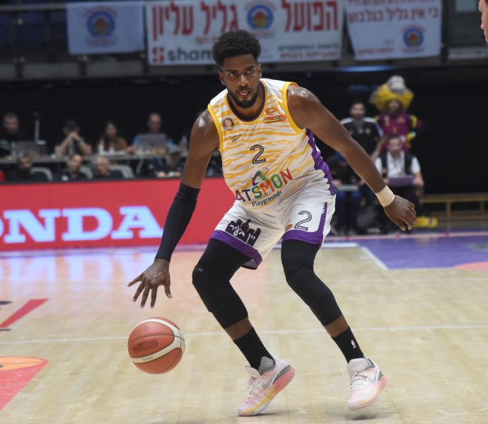 שחקן הפועל חולון שון דאוסון