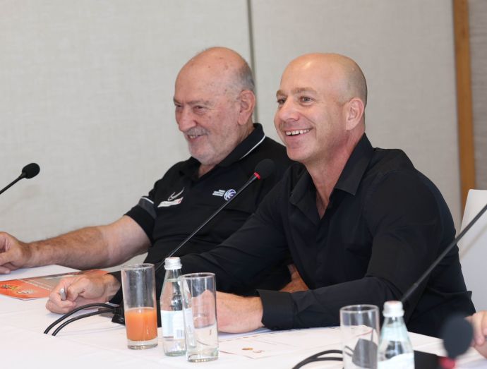 יו"ר מנהלת הליגה ארי שטיינברג עם יו"ר איגוד הכדורסל עמירם הלוי