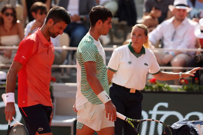 קרלוס אלקראס לצד נובאק דג'וקוביץ'