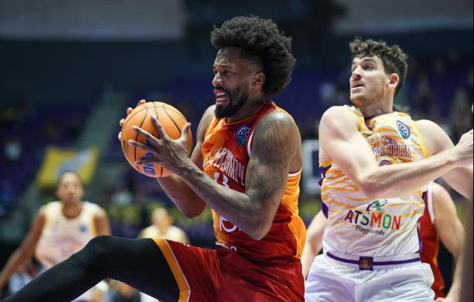 בריאן אנגולה, שחקן גלאטסראיי