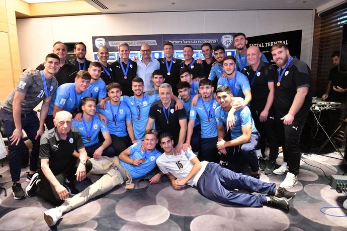 נבחרת ישראל עד גיל 20 אחרי הנחיתה בנתב"ג