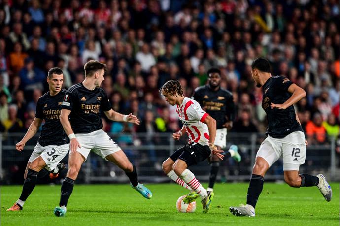 קשר פ.ס.וו איינדהובן צ'אבי סמונס