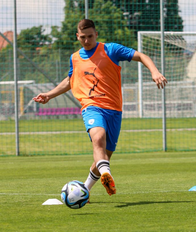 אוסקר גלוך שחקן נבחרת ישראל