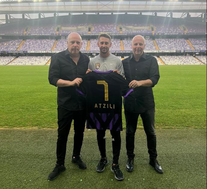 עומר אצילי מוצג כשחקן אל עין עם סוכניו: רונן קצב, גלעד קצב