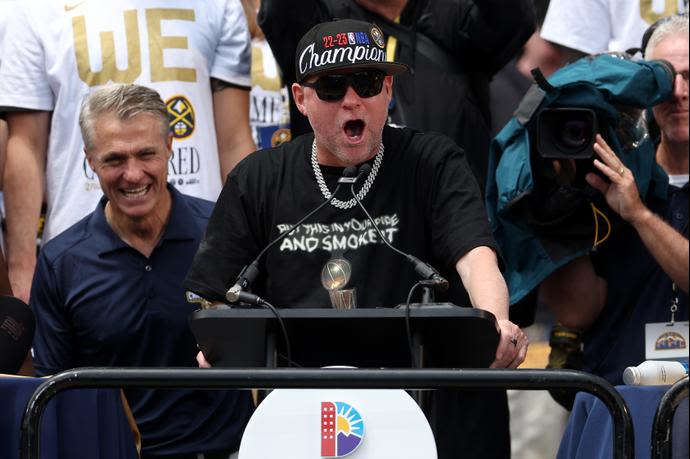 מאמן דנבר נאגטס מייק מאלון במצעד האליפות