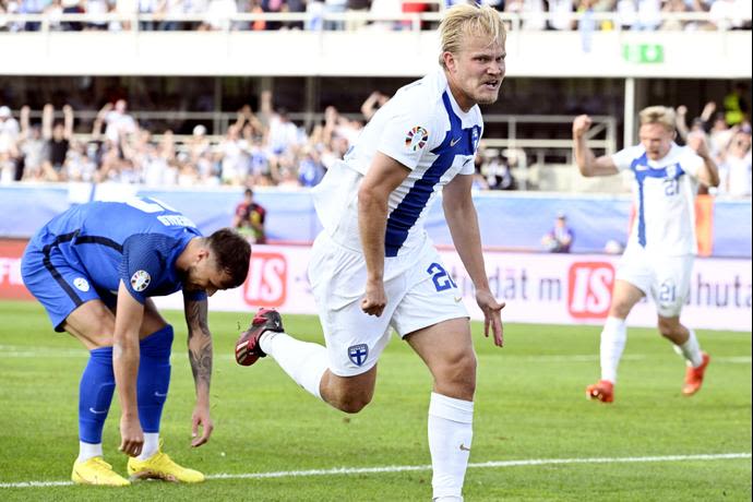 יואל פוהיאנפאלו שחקן נבחרת פינלנד חוגג שער