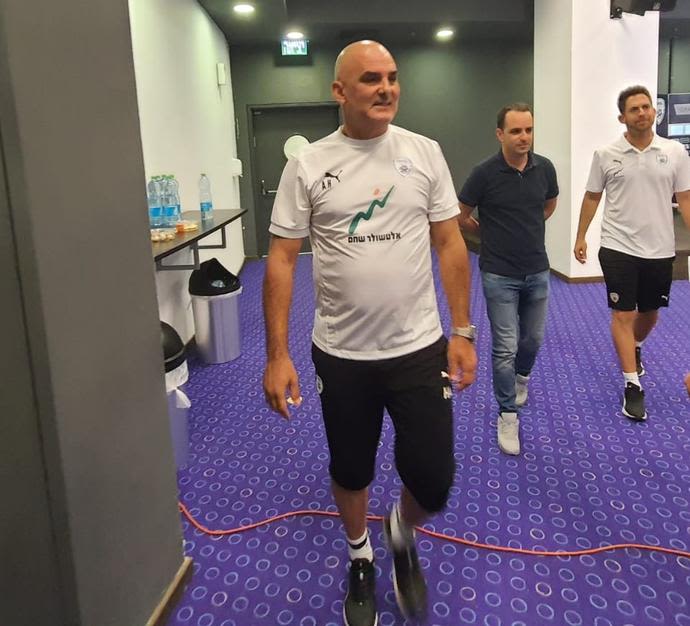 מאמן נבחרת ישראל אלון חזן