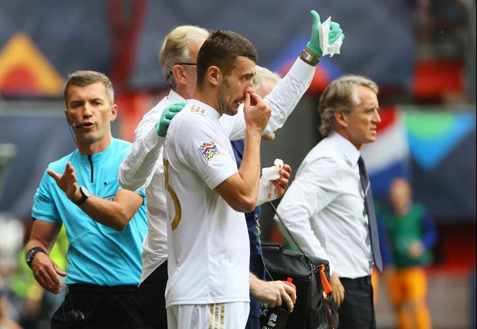 אלסנדרו בונג'ורנו שחקן נבחרת איטליה לאחר שקיבל טיפול