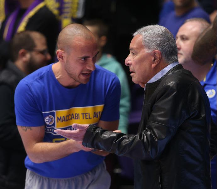 יו"ר מכבי תל אביב שמעון מזרחי עם רגב פנאן