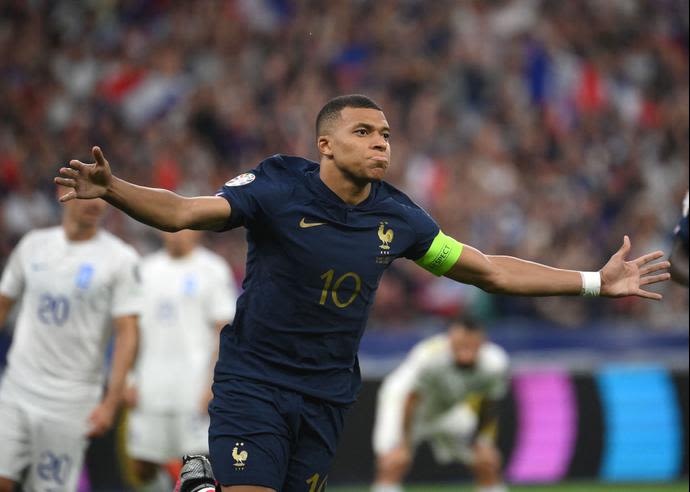 קיליאן אמבפה, שחקן נבחרת צרפת חוגג