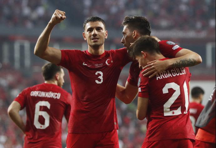 שחקני נבחרת טורקיה חוגגים