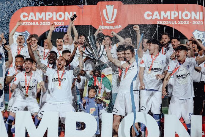 פארול קונסטנצה חוגגת אליפות היסטורית ברומניה