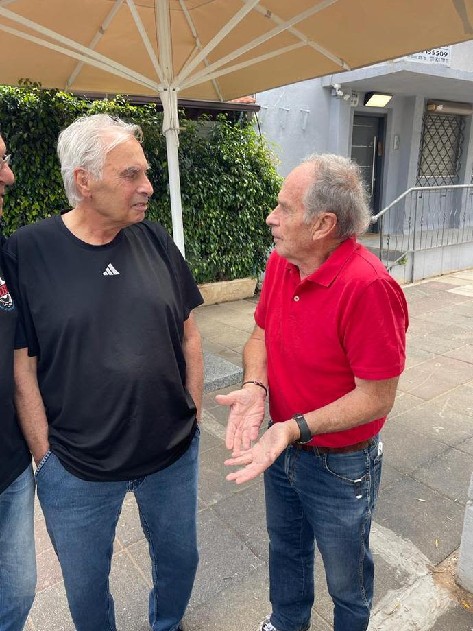 שוערי העבר רוני מוסקוביץ' ויוסי מזרחי