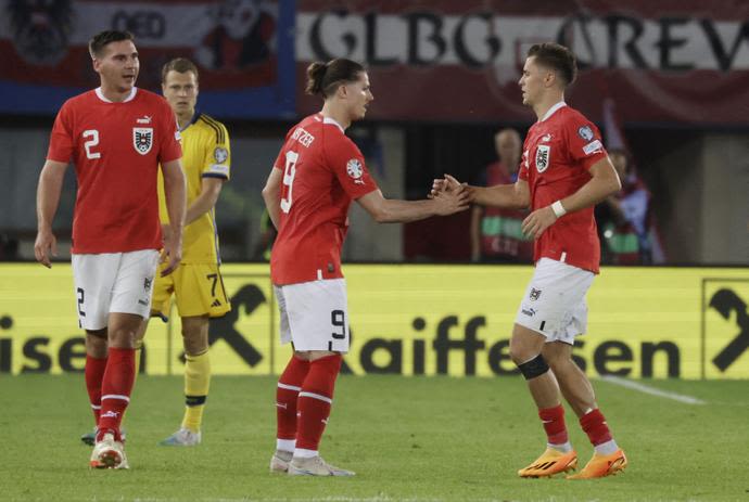 מרסל זביצר לצד כריסטוף באומגרטנר נבחרת אוסטריה