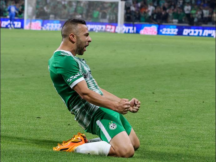 דיא סבע שחקן מכבי חיפה חוגג שער