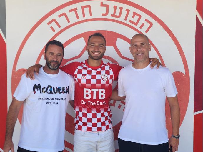 תמיר גלזר וסוכנו אבי נמני אחרי שחתם בשורות הפועל חדרה