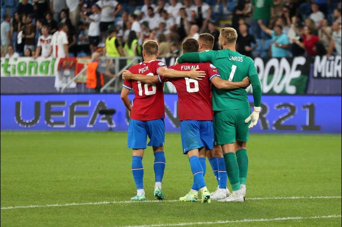 שחקני נבחרת צ'כיה הצעירה חוגגים