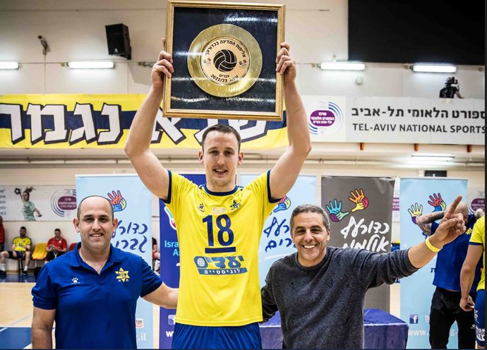 גנדי סוקולוב במרכז עם דורון שיטרוק מימין ואסף ליבר משמאל