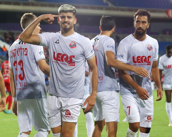 תומר יוספי שחקן הפועל חיפה חוגג שער