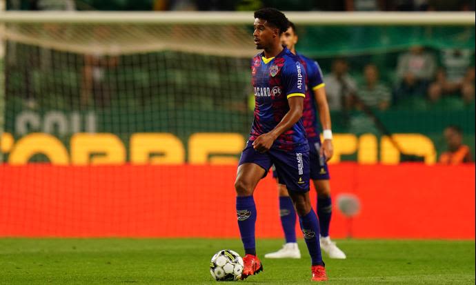 קווין לניני במדי שאבס