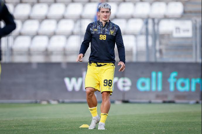 יון ניקולאסקו שחקן בית"ר ירושלים בחימום