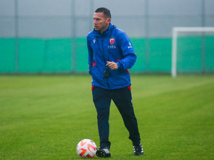 ברק בכר מאמן הכוכב האדום בלגרד