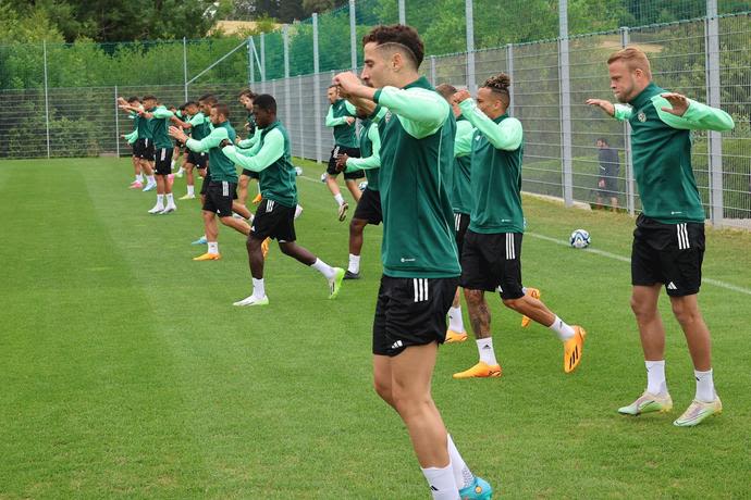 שחקני מכבי חיפה באימון, דולב חזיזה