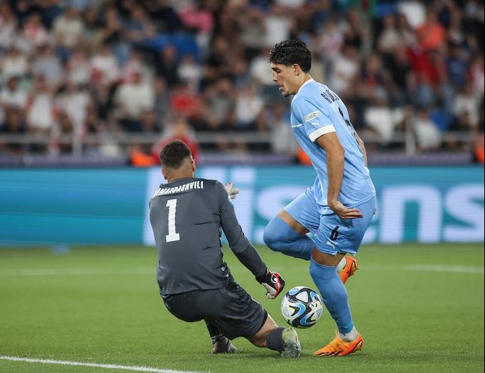 שחקן נבחרת ישראל הצעירה, עומרי גנדלמן, מול גאורגיה