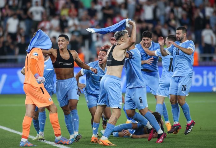 שחקני הנבחרת הצעירה חוגגים עלייה לחצי גמר אליפות אירופה 2023