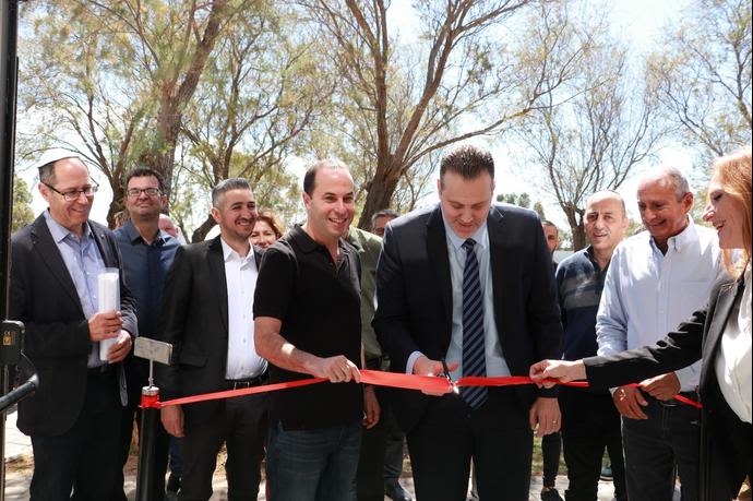 חנוכת מתקן הטיפוס: במרכז השר מיקי זוהר ויו"ר הדירקטוריון יואב הלר. בצד שמאל המנכ"ל שי אברהמי