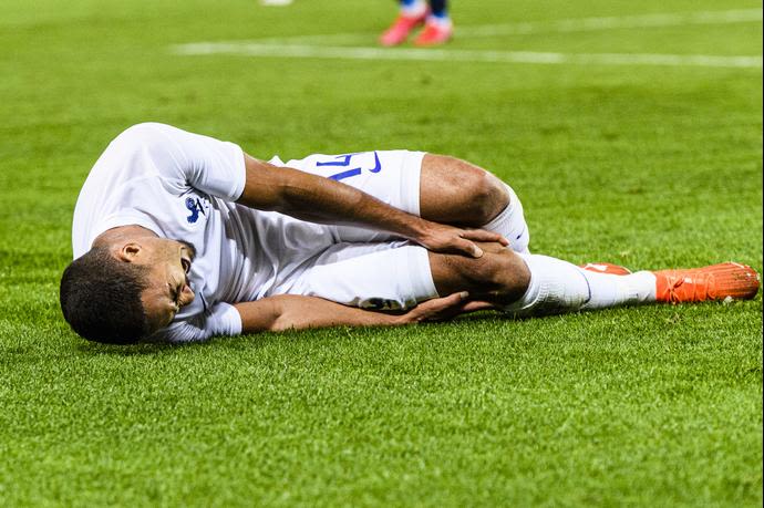 איבן מאסון פצוע במדי נבחרת צרפת הצעירה, אוקטובר 2020