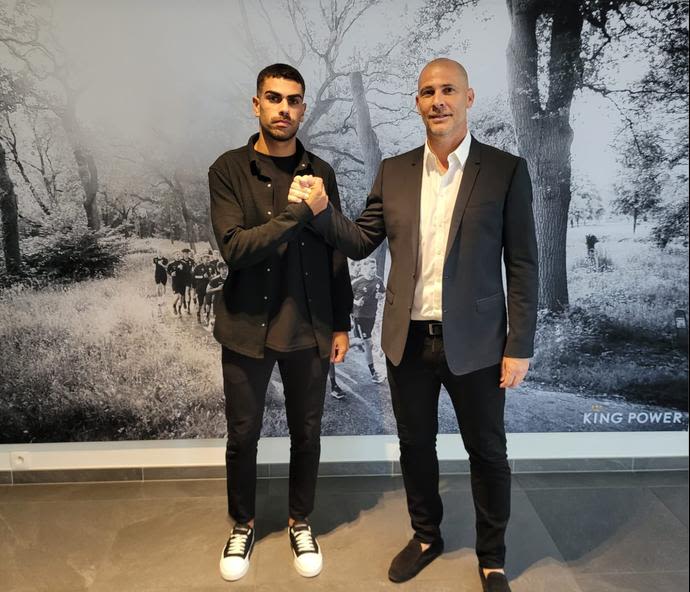 רז שלמה שחקן לובן עם סוכנו אבי נמני