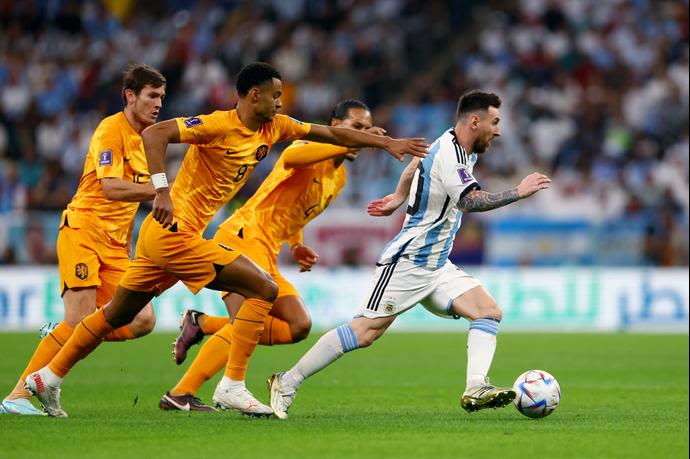 ליאונל מסי ארגנטינה לפני קודי גאקפו וירג'יל ואן דייק הולנד