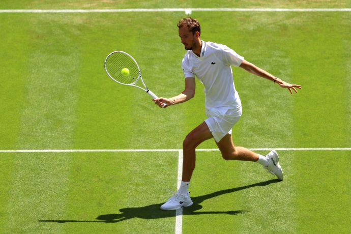 הטניסאי הרוסי דניל מדבדב בסיבוב השני בטורניר ווימבלדון