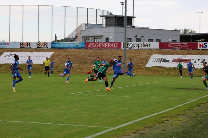 דיא סבע שחקן מכבי חיפה נוגח מול סט. פולטן