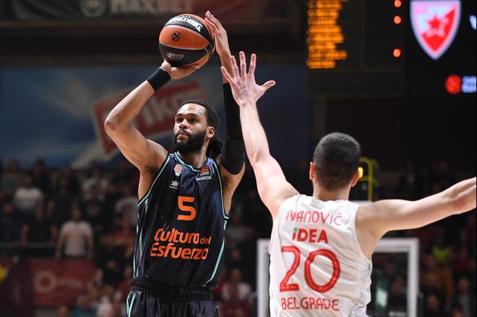 ג'יימס ווב במדי ולנסיה