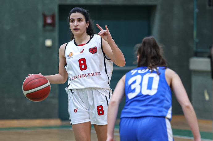 שיר תירוש, החתמה ראשונה להפועל לב ירושלים בליגת העל