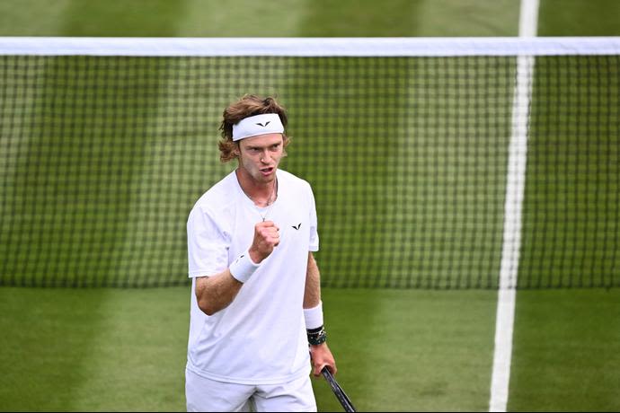 הטניסאי הרוסי אנדריי רובלב בסיבוב השני בטורניר ווימבלדון