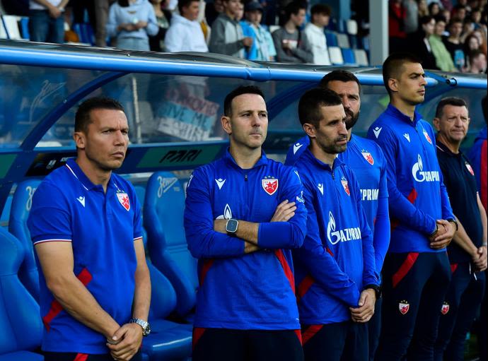 ברק בכר מאמן הכוכב האדום בלגרד עם עוזריו גיא צרפתי, גיא ויזינגר