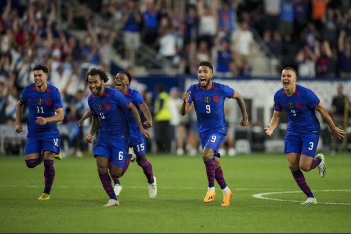 שחקני נבחרת ארה"ב חוגגים