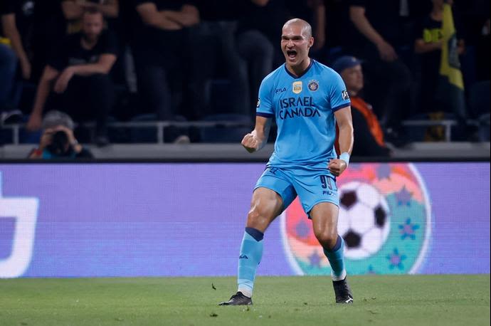 ג'ורג'ה יובאנוביץ', שחקן מכבי תל אביב חוגג