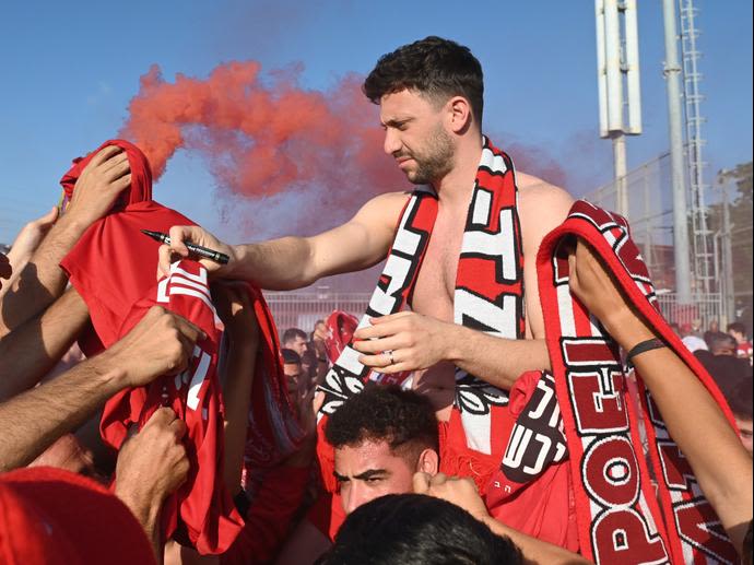 עומרי אלטמן באימון הפתיחה של הפועל תל אביב